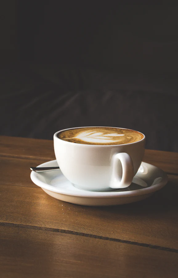 A latte with a heart drawn in its foam