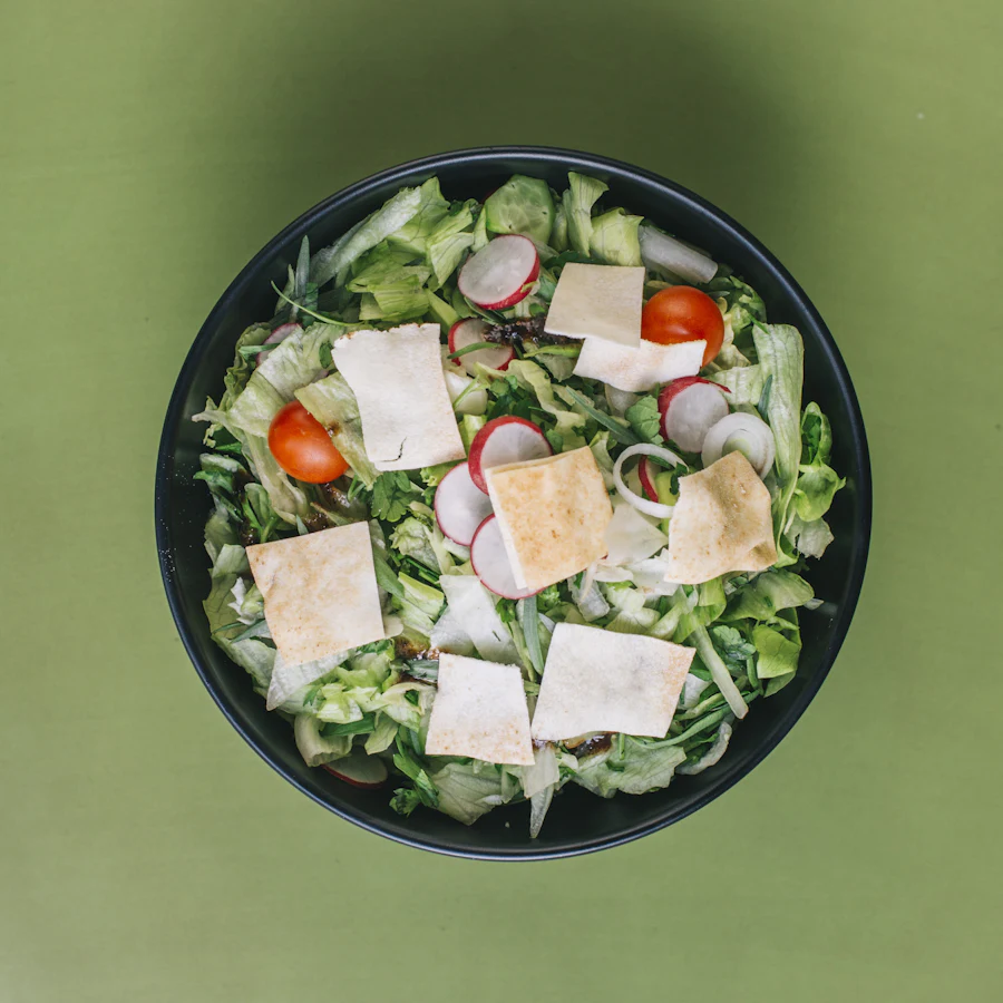 A green salad in a black bowl